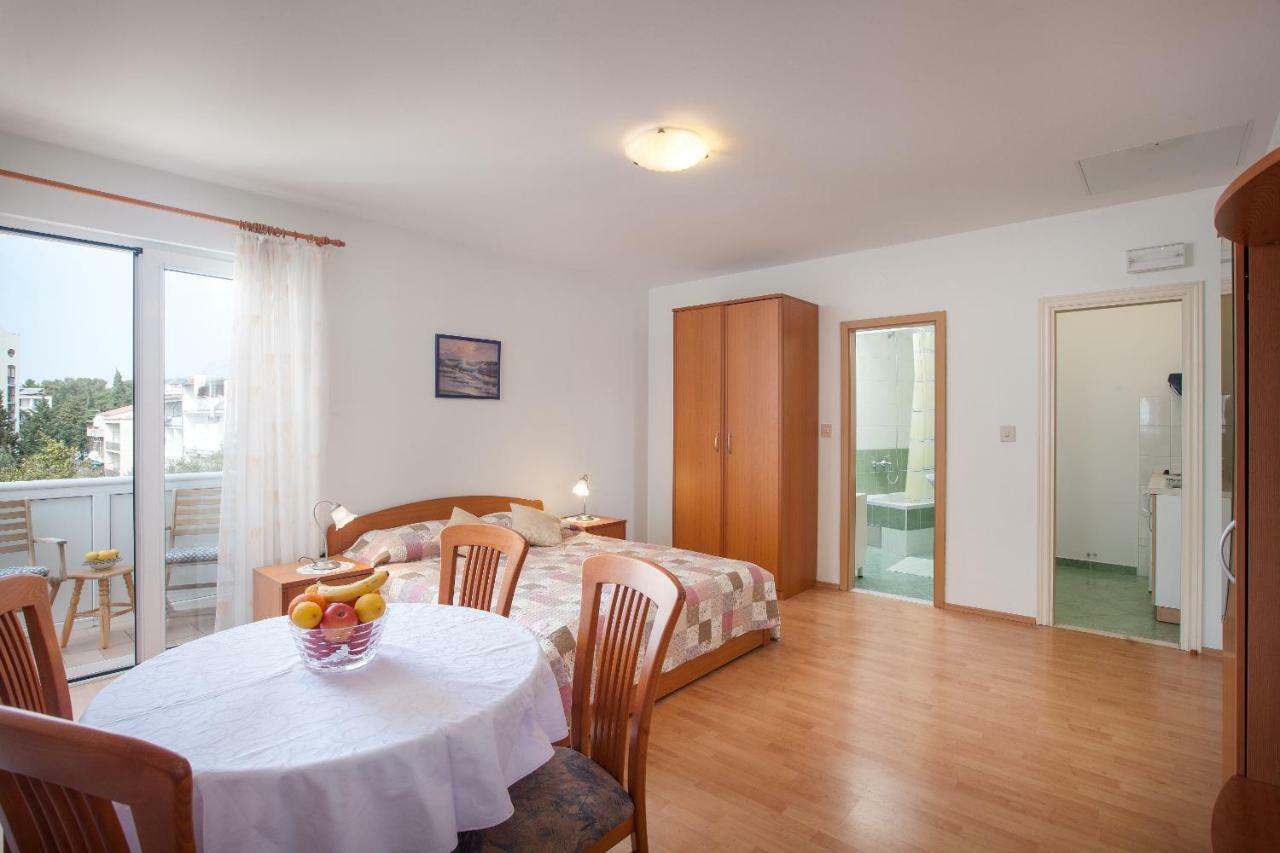 Apartments Cvjetni Dvori Makarska Exterior foto