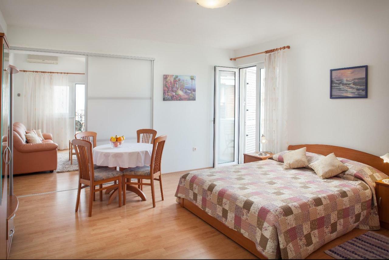 Apartments Cvjetni Dvori Makarska Exterior foto