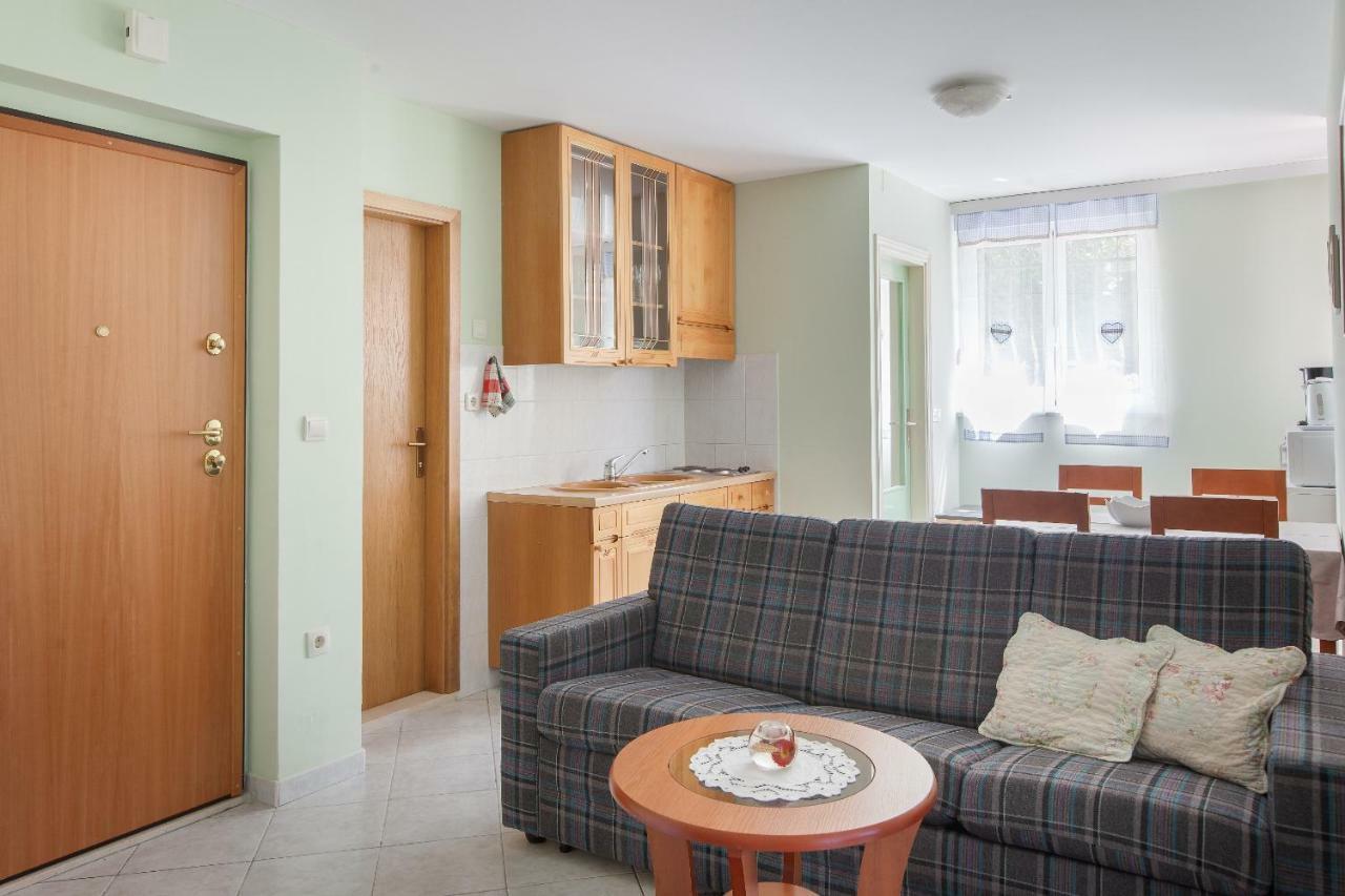 Apartments Cvjetni Dvori Makarska Exterior foto